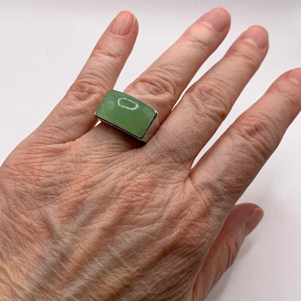 Green and Silver Women's Ring, Size 6 - Picture 3 of 6